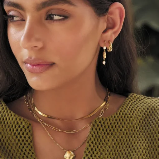 Women Arms Of Eve - Perla Gold Shell Necklace