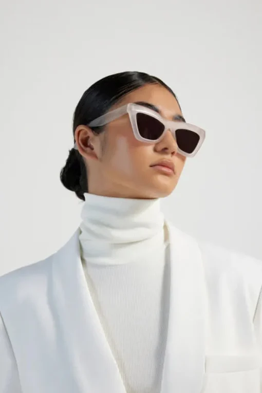 Women Bresac - Frame 0006 (Mist)
