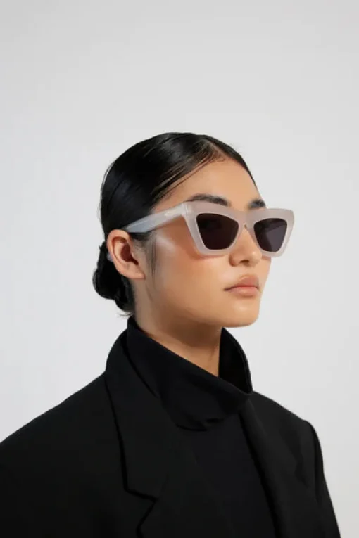 Women Bresac - Frame 0006 (Mist)