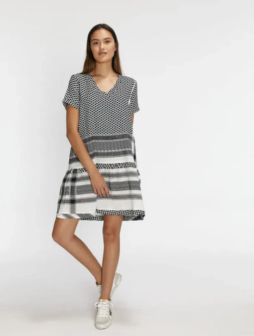 Cecile Copenhagen CECILIE COPENHAGEN - Dress 2 V Neck Short Sleeve (Black/White)