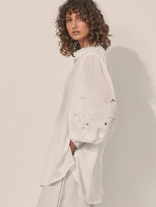 Kivari - Amber Embroidered Tunic (White)