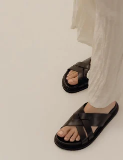 Women La Tribe - Cross Cut Slide (Black)