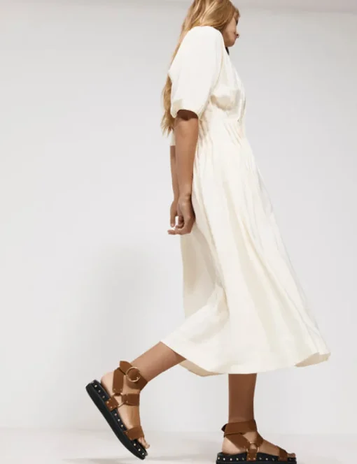 Women La Tribe - Studded Sandal (Tobacco Nubuck / Gold)