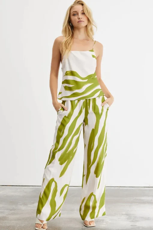 Women Sovere Studio SOVERE / STUDIO - MOTION MULTI STYLE CAMI (CHALK / GREEN)