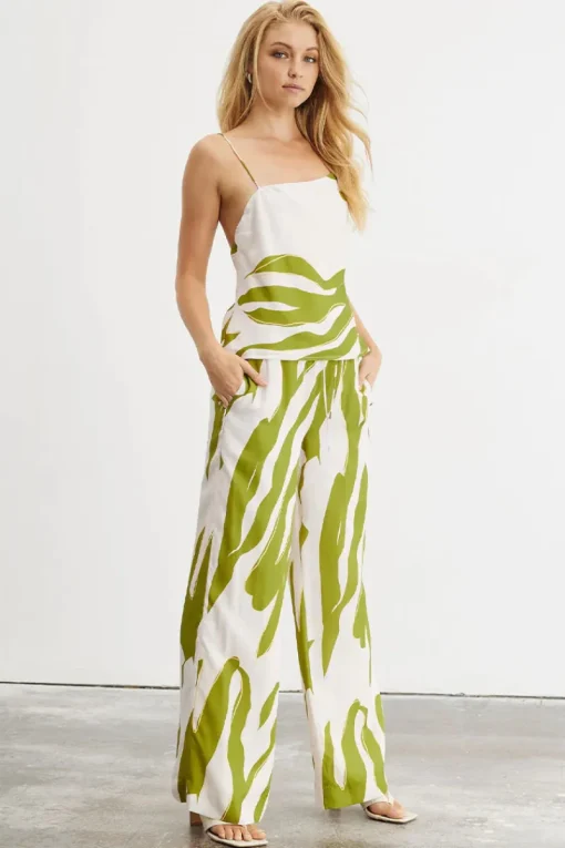 Women Sovere Studio SOVERE / STUDIO - MOTION MULTI STYLE CAMI (CHALK / GREEN)
