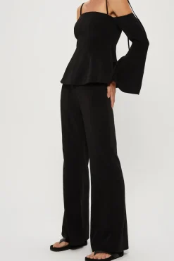 Women Third Form - Cut Through Flare (Black)