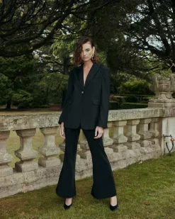 Women Third Form - Cut Through Flare (Black)