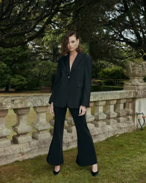 Women Third Form - Cut Through Flare (Black)