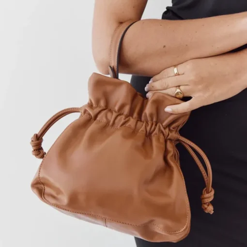 Women Vestirsi - Lucia Top Handle Pouch (Tan)